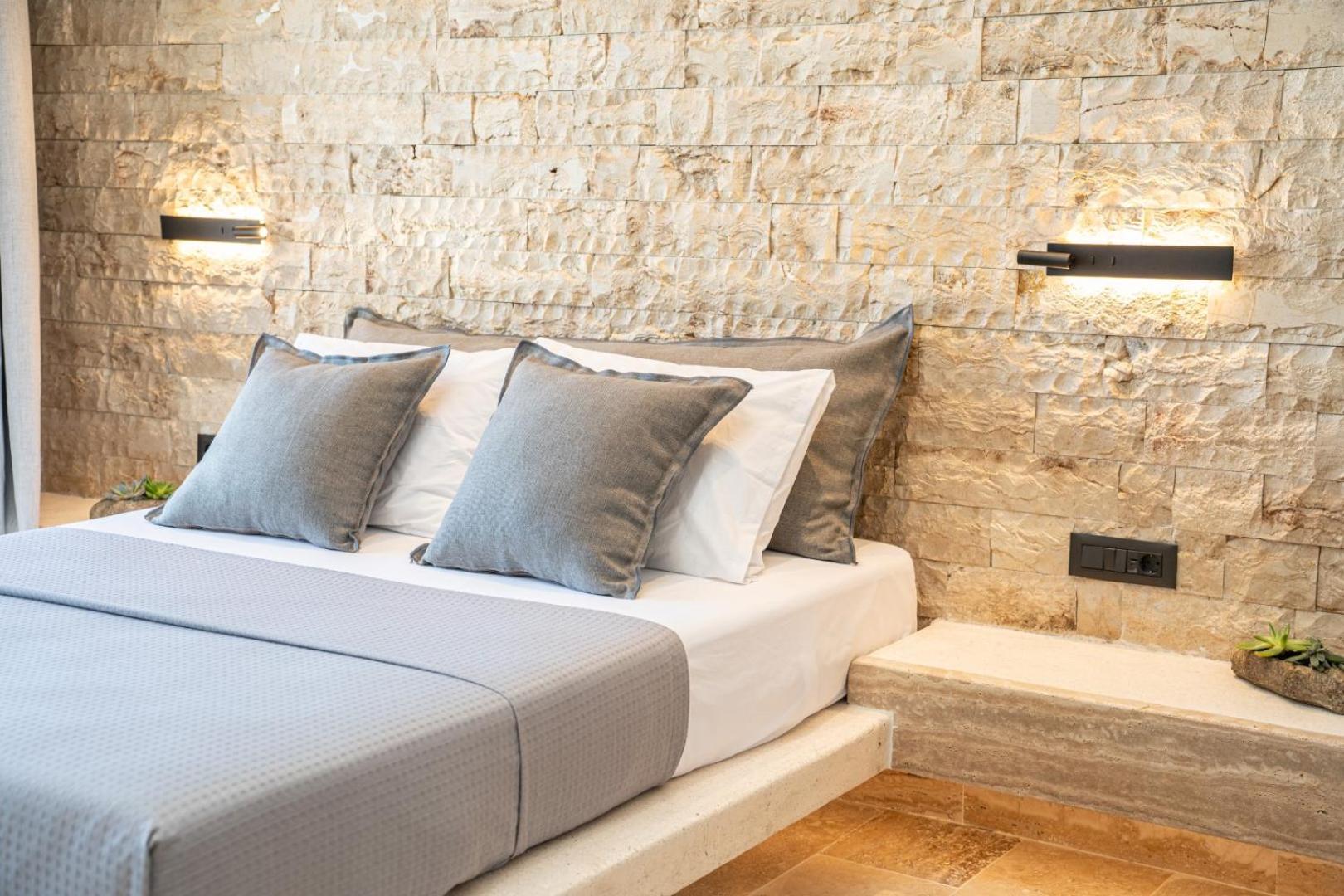 Irena Stone Kefalonia * Лурдата