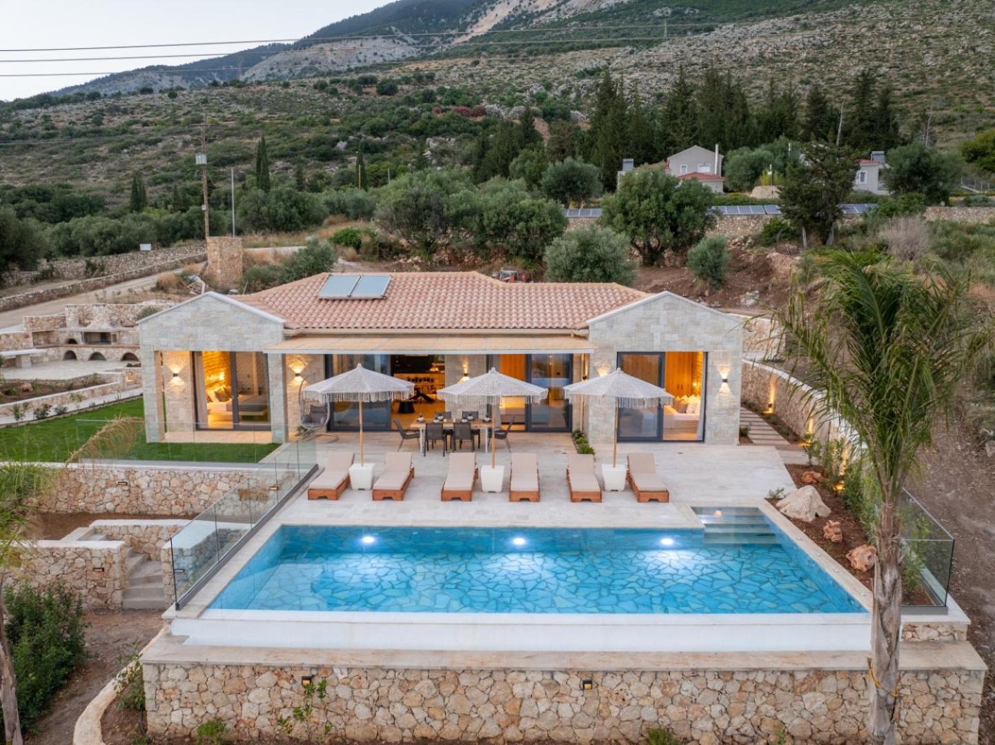 Irena Stone Kefalonia * Lourdata (Kefalonia)