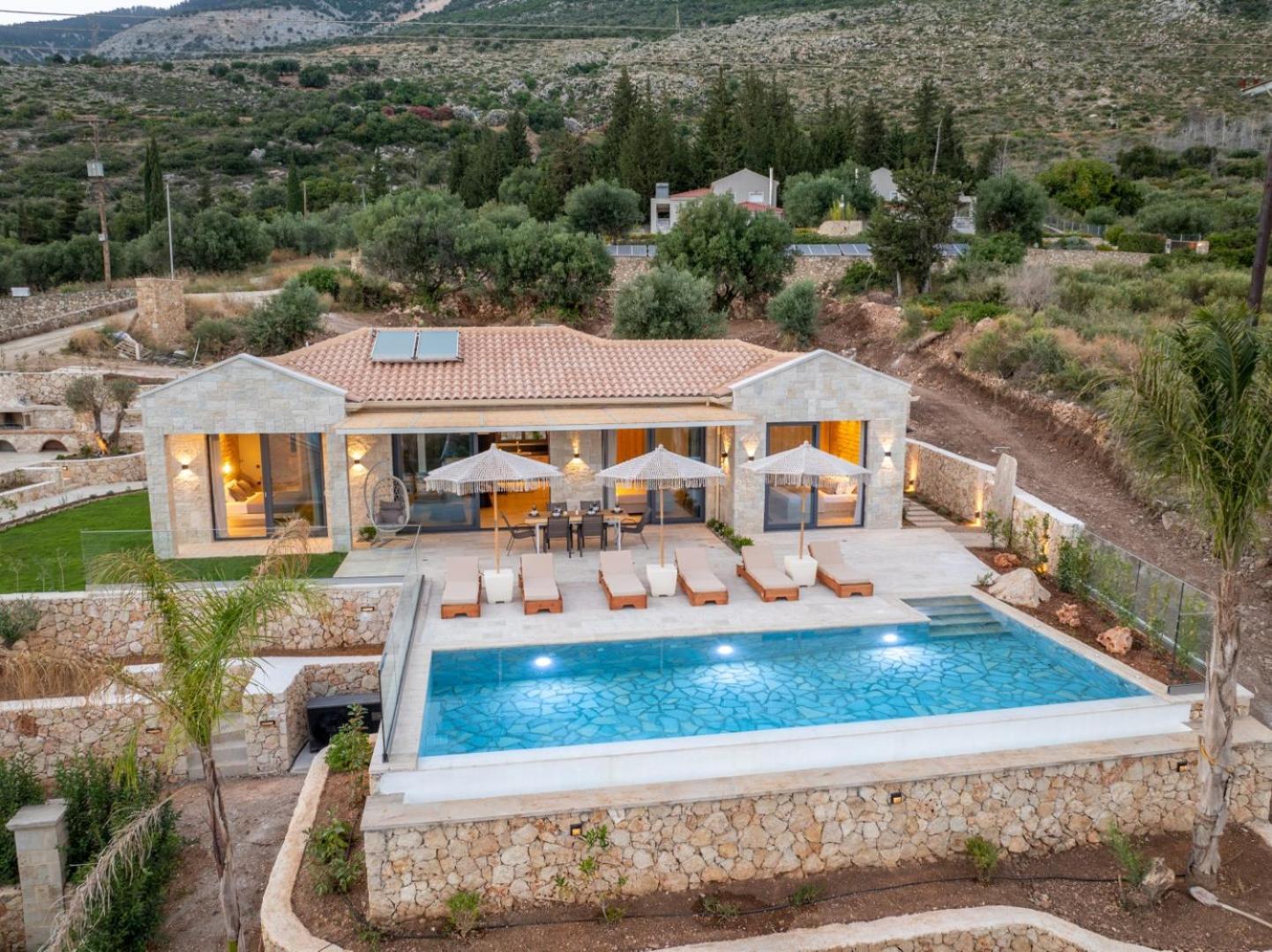 Irena Stone Kefalonia * Lourdata (Kefalonia)