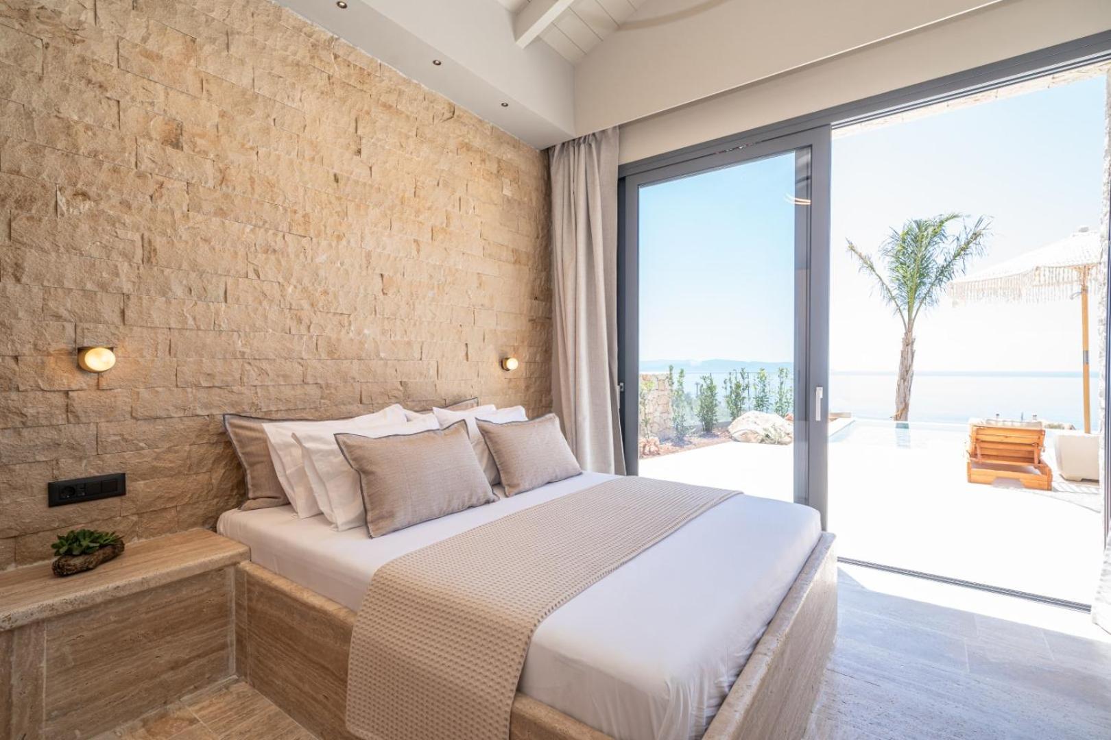 Irena Stone Kefalonia Лурдата