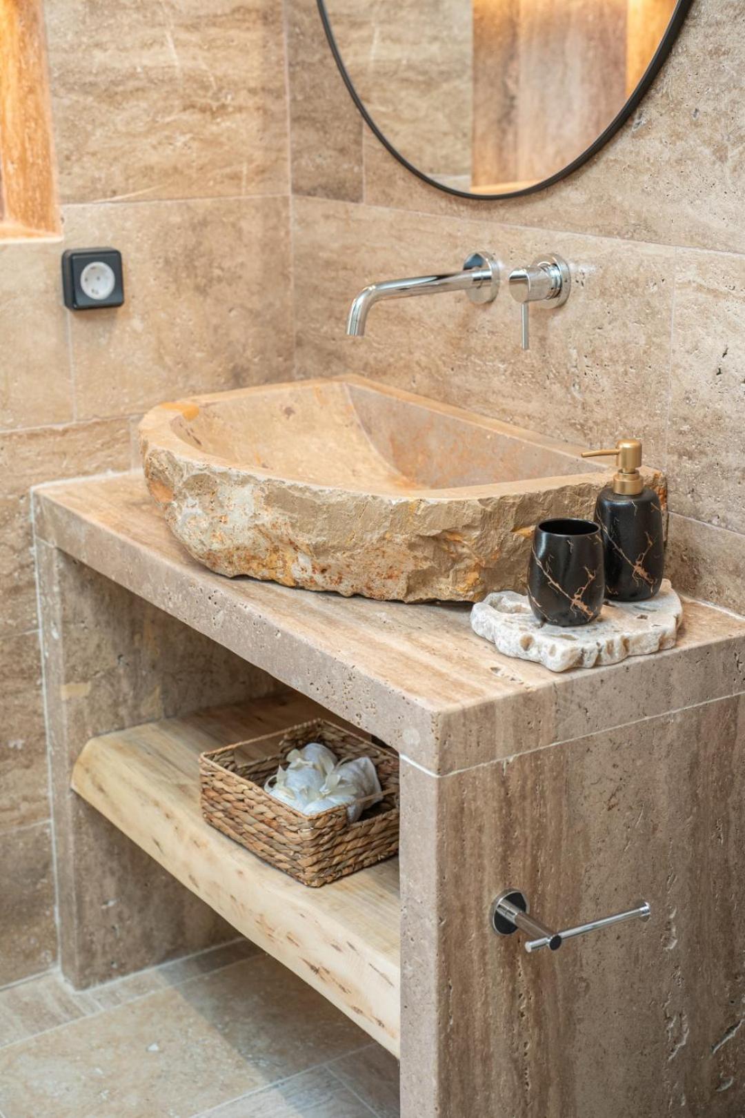 Irena Stone Kefalonia * Лурдата